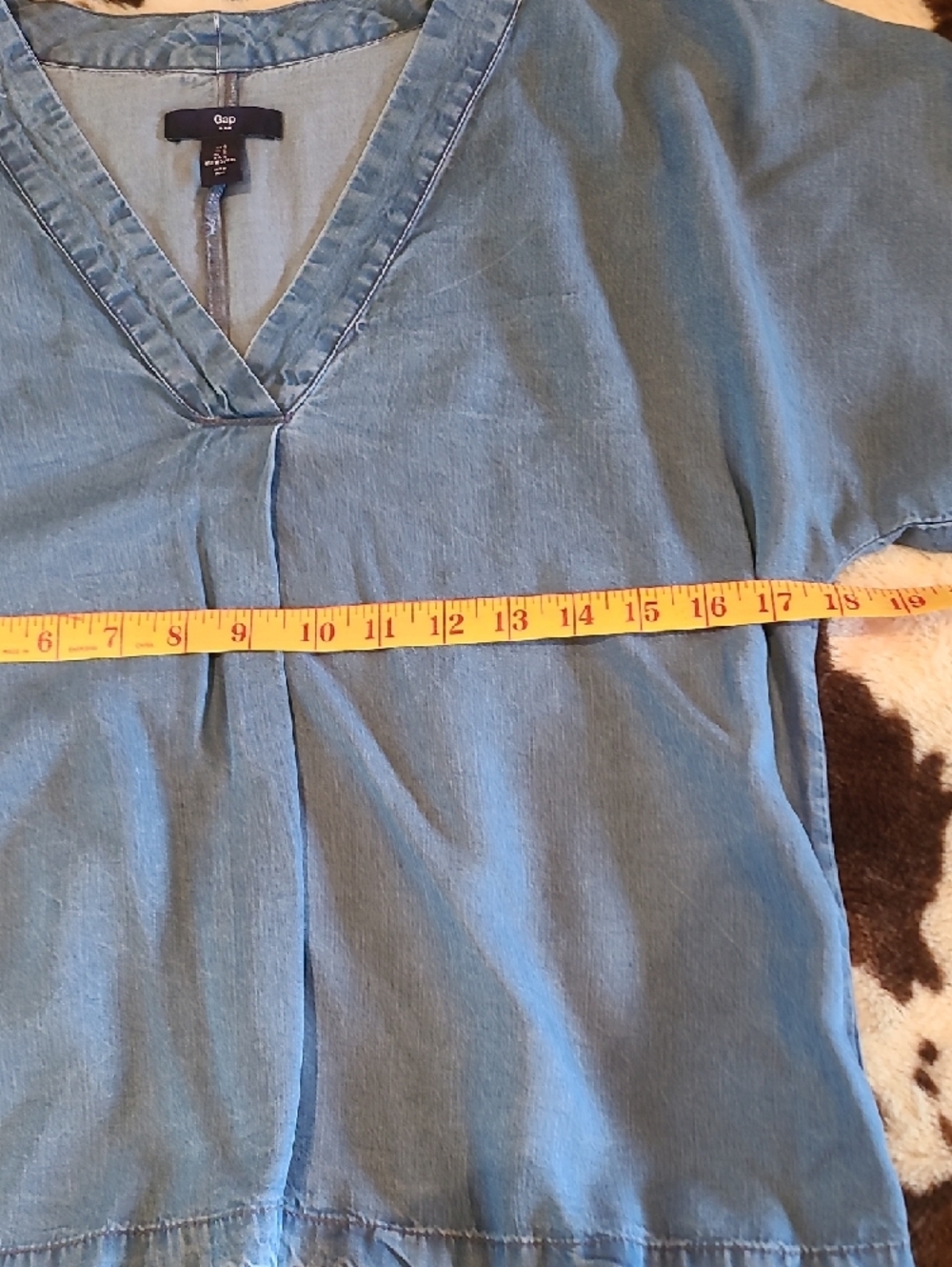 GAP Light Denim Blue V-Neck Short Sleeve Top - Picture 5 of 8